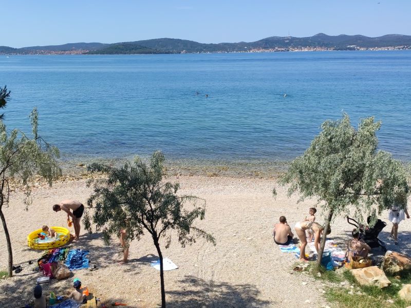 strand arbanasi kiezelstrand van Arbanasi op 200 meter van B&B Kuca Bajlo