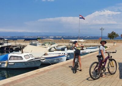 fietsen haven eiland Ugljan