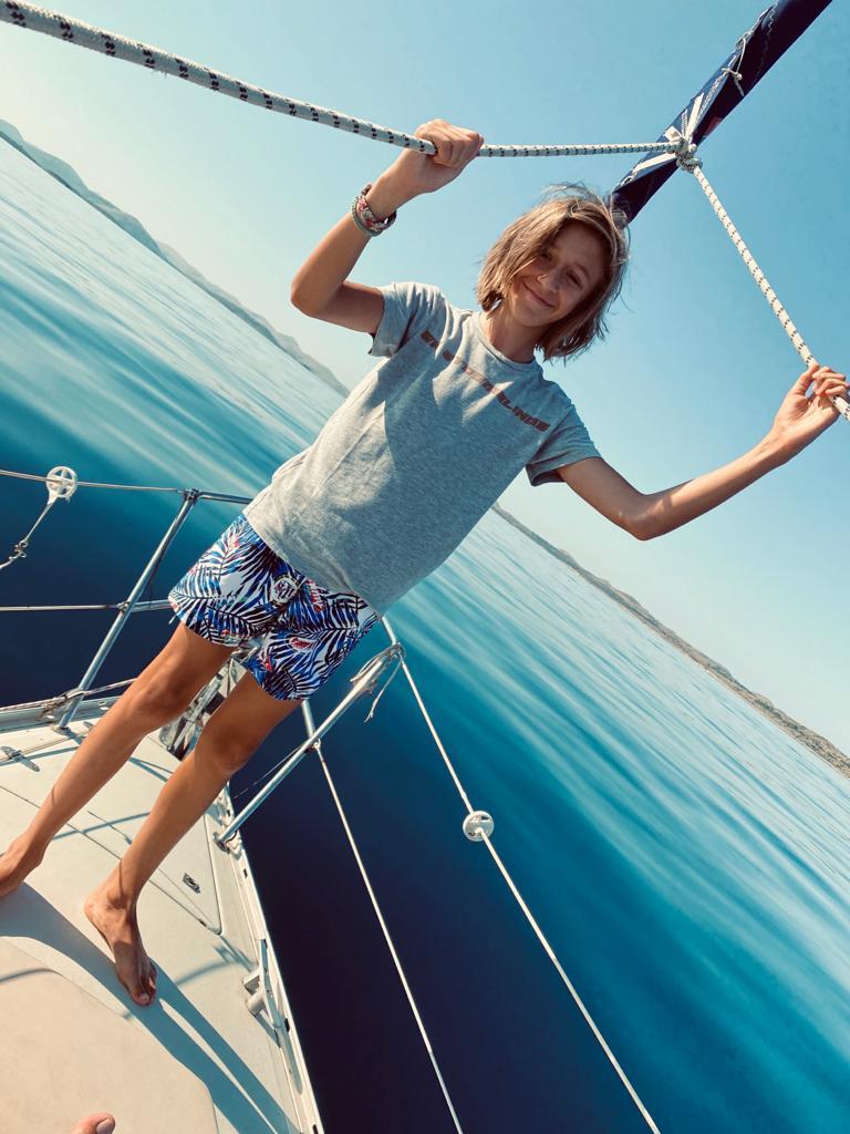 Lars op de zeilboor, vakantie Kroatië